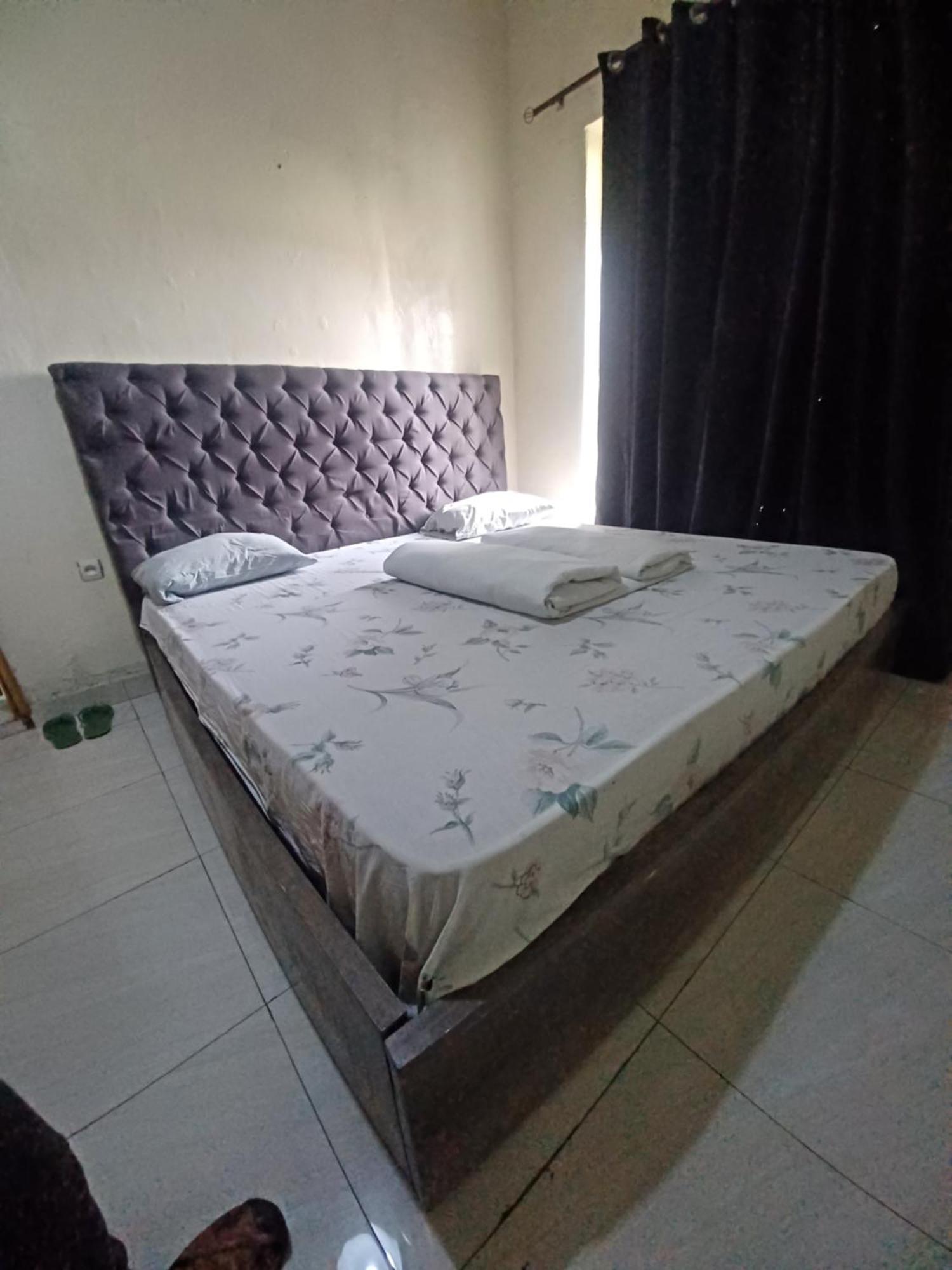 Ignite Guest House Жизени Екстериор снимка